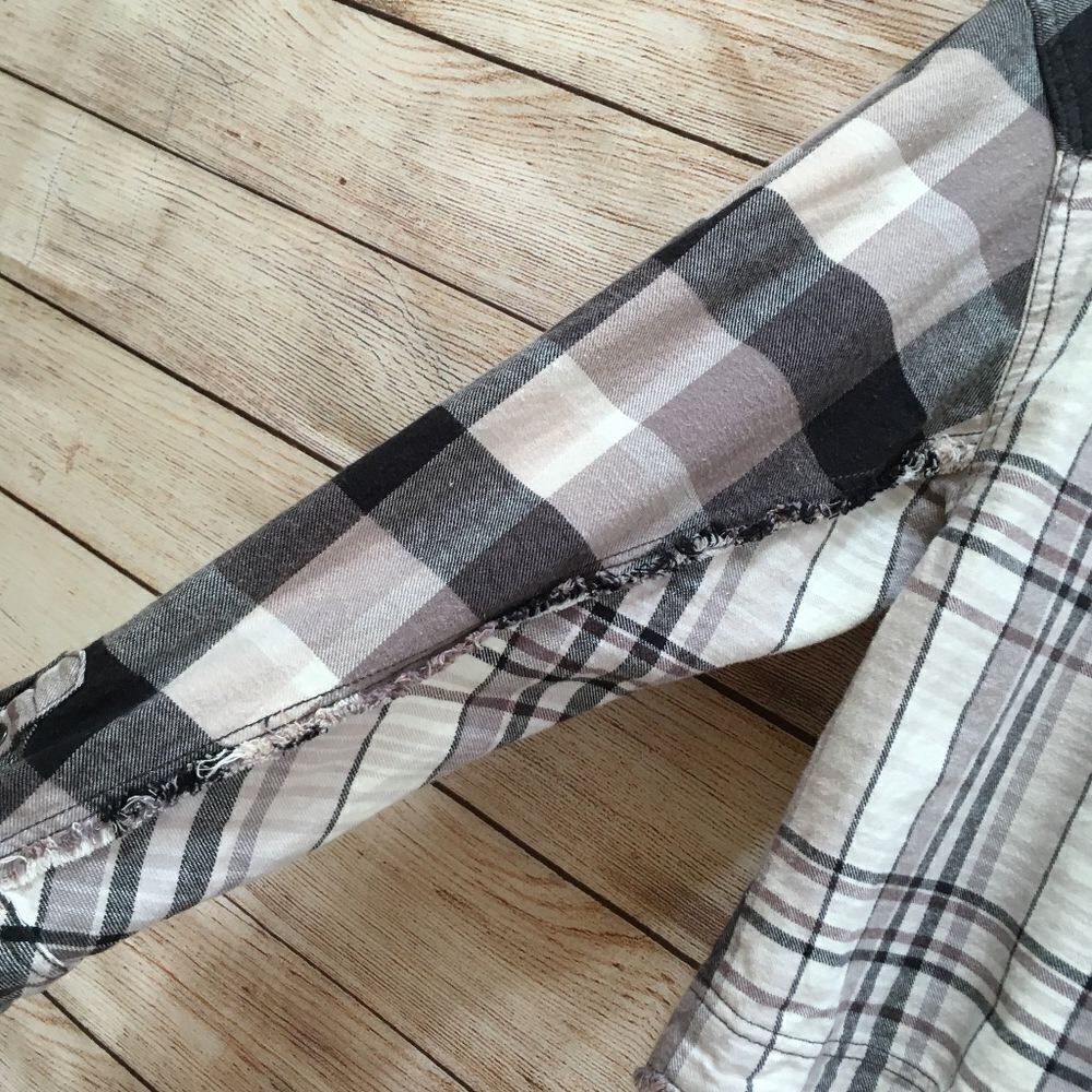 WE THE FREE‎ EMILY FLANNEL OVERSIZED TOP IN CHARCOAL PLAID - Picture 7 of 11